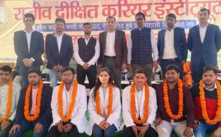 एम.बी.बी.एस. में चयनित छात्र हुए सम्मानित