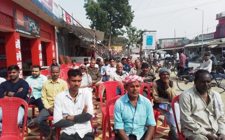 ग्राहकों को दी गई योजनाओं की जानकारी