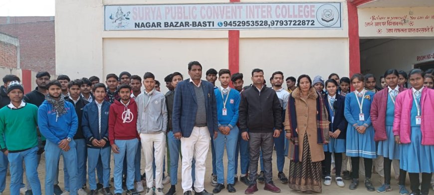 नम आंखों से हुई सीनियर छात्रों की विदाई