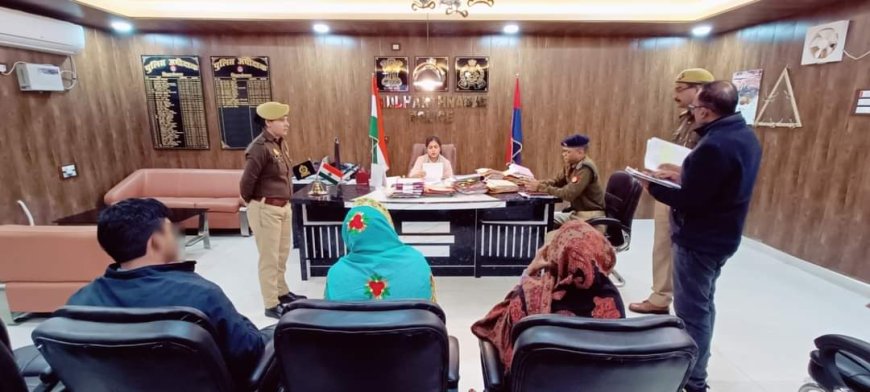 जनता दर्शन में एसपी ने सुनी फरियादियों की समस्याएं