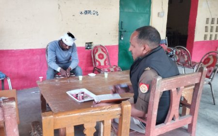 दूसरे के स्थान पर परीक्षा दे रहा युवक पुलिस के हिरासत में