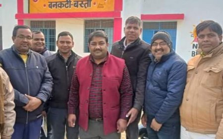 डिजिटलीकरण के विरोध में शिक्षकों ने किया बीआरसी पर प्रदर्शन