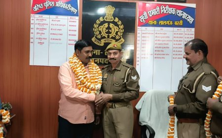 पुलिस कर्मियों ने फूलमाला पहनाकर की जितेंद्र सिंह की विदाई