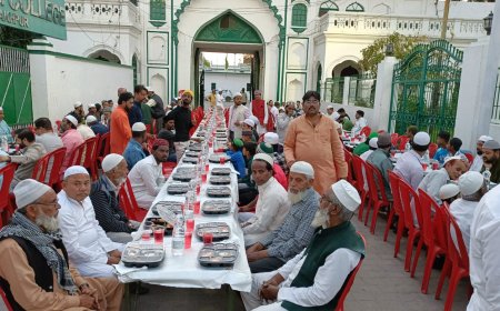 इमामबाड़ा में आयोजित हुआ सामूहिक रोजा इफ्तार