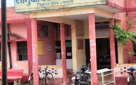 13 वर्षों से सीएचसी पर जमे हैं डॉक्टर साहब