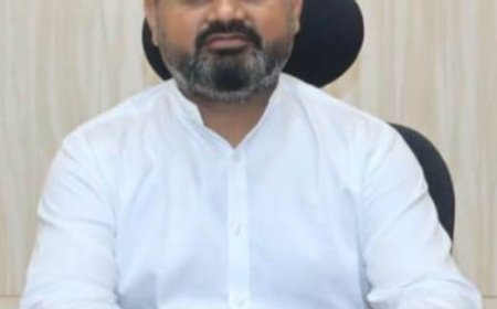 निर्वाचन कार्य में लापरवाही पर चार कार्मिकों का रोका वेतन