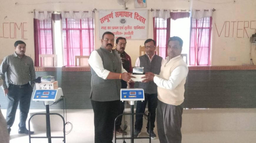 वेइंग व ई-पास मशीन का किया वितरण