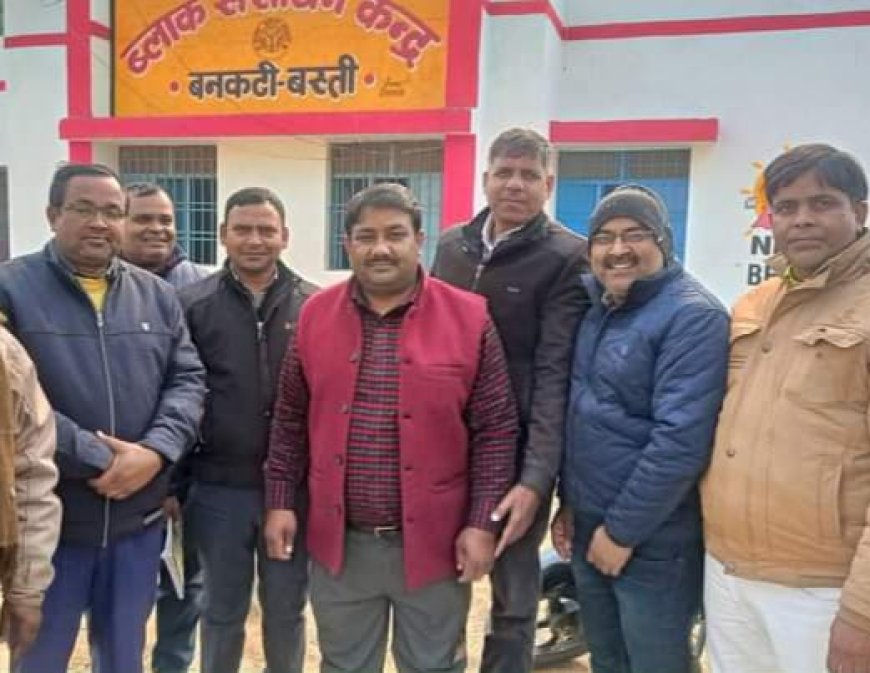 डिजिटलीकरण के विरोध में शिक्षकों ने किया बीआरसी पर प्रदर्शन