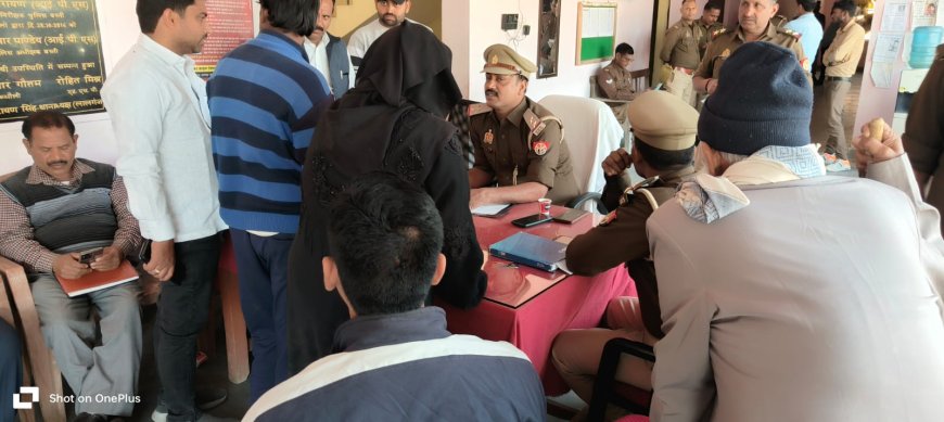 थाना समाधान दिवस में थानेदार ने सुनी शिकायतें