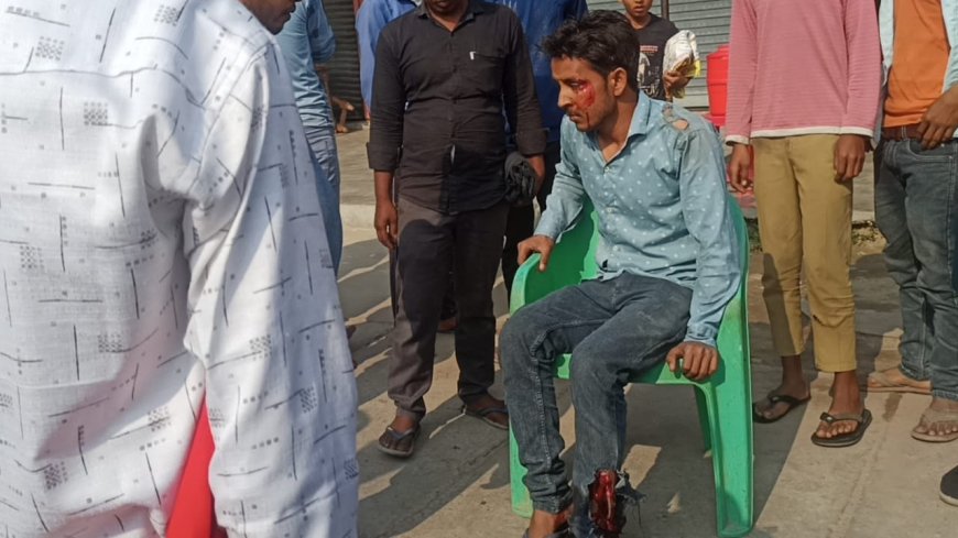 अनियंत्रित पिकअप की चपेट में आने से बाइक सवार घायल