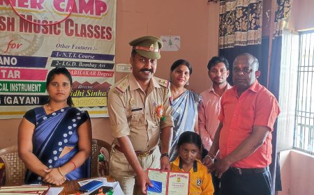 पुरस्कार पाकर खिले छात्रों के चेहरे