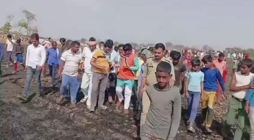 22 किसानों का करीब 30 बीघा गेहूँ की फसल जलकर राख