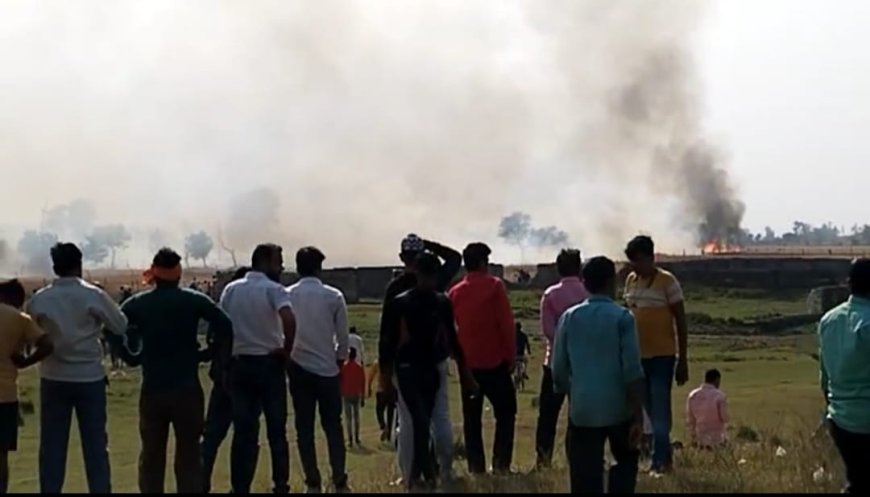 अज्ञात कारणों से लगी आग सैकड़ों बीघा गेहूं की फसल खाक