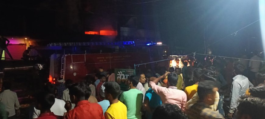 देईसांड़ में भीषण आग, अग्निशमन दल की छः टीमें पहुंचीं