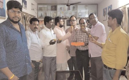 चौथी बार सांसद बने पाल, समर्थकों ने बांटी मिठाई