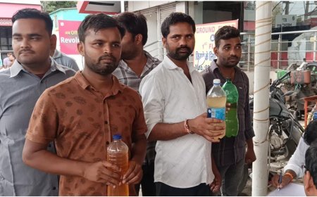 पेट्रोल पंप की टंकी में घुसा पानी,ग्राहकों ने किया हंगामा