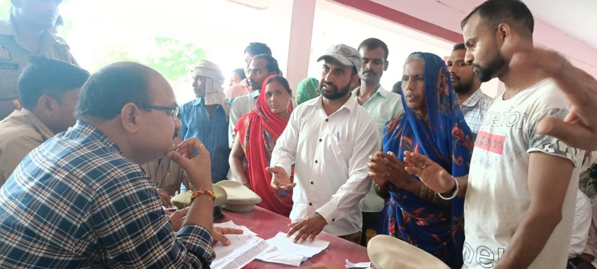 नायब तहसीलदार ने सुनी फरियादियों की समस्याएं