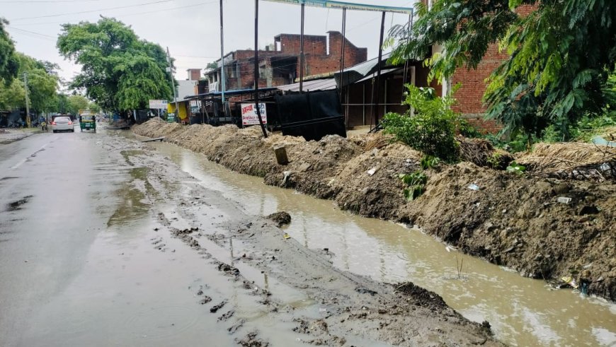 नाला खोदकर भूल गए जिम्मेदार,ग्रामीणों व राहगीरों के लिए मुसीबत