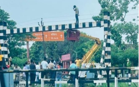 हाइट गेज पर चढ़ा सरफिरा, पुलिस व ग्रामीणों ने मसक्कत कर नीचे उतारा