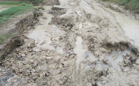 रास्ता टूटने से खिरिहवा मार्ग पर आवागमन ठप