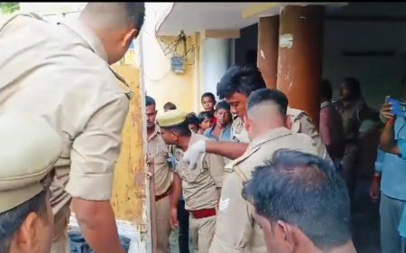 पत्नी व बेटे की हत्या,तलाश में पुलिस