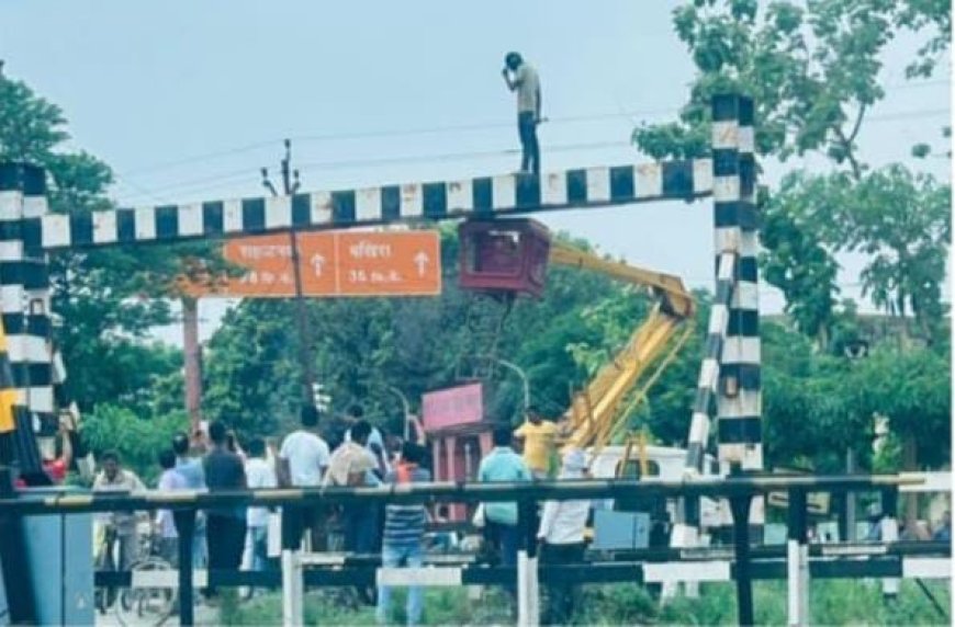 हाइट गेज पर चढ़ा सरफिरा, पुलिस व ग्रामीणों ने मसक्कत कर नीचे उतारा