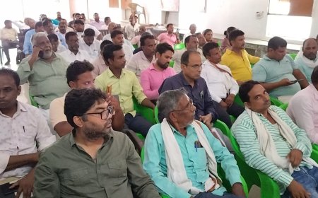 पीएम आवास योजना को लेकर बीडीओ ने की प्रधानों व बीडीसी सदस्यों के साथ बैठक