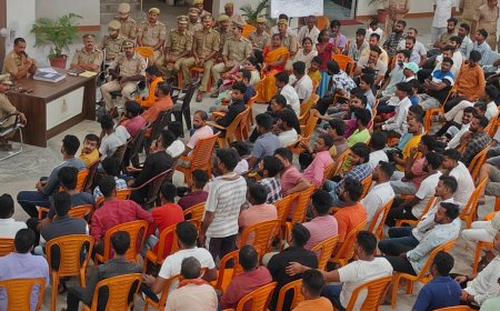 दुर्गा पूजा पंडाल व डीजे संचालको के साथ थाना प्रभारी ने की बैठक