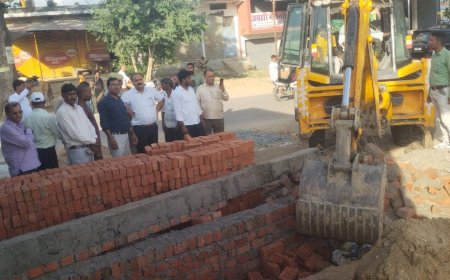 अवैध निर्माण पर चला प्रशासन का बूलडोजर