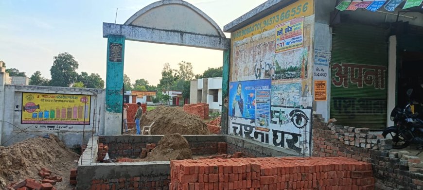 विद्यालय के प्रवेश द्वार पर निर्माण रोकने को लेकर एसडीएम से मिले सभासद व वार्ड वासी
