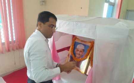 एडीजी जोन कार्यालय पर महात्मा गांधी व लाल बहादुर शास्त्री को  किया गया पुष्पांजलि  अर्पित