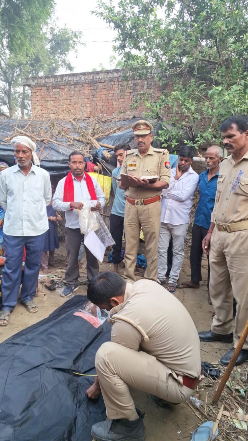 संदिग्ध परिस्थितियों में फांसी के फंदे से लटका मिला युवक का शव