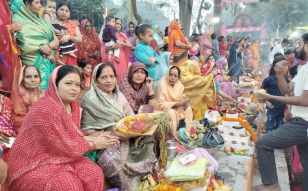 उदीयमान सूर्य को अर्घ्य देकर छठव्रतियों ने किया छठपर्व का समापन