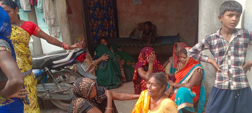 छत की कुंडी में लटकता मिला विवाहिता का शव
