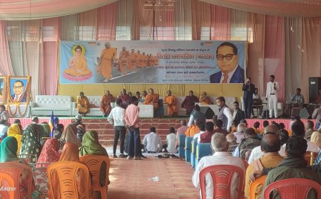 धम्म चारिका पद यात्रा का पुष्प वर्षा कर हुआ भव्य स्वागत