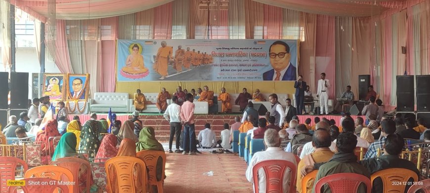 धम्म चारिका पद यात्रा का पुष्प वर्षा कर हुआ भव्य स्वागत