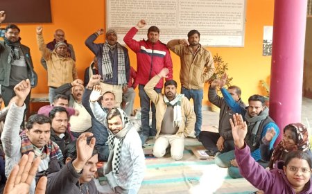 एंटीकरप्शन टीम के खिलाफ लेखपाल संघ का धरना प्रदर्शन