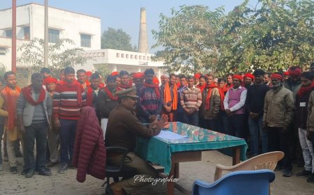 चौकीदारों की बैठक कर थानेदार ने दिया आवश्यक निर्देश,बांटा कम्बल व सीटी