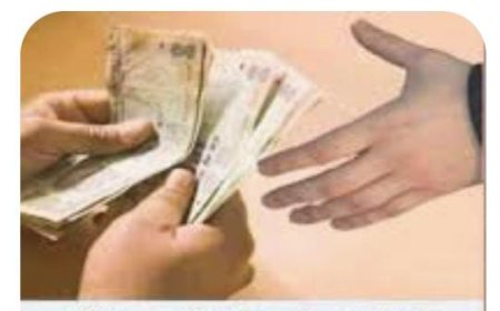 रिश्वत लेने के आरोप में दो कर्मचारियों की सेवा समाप्त