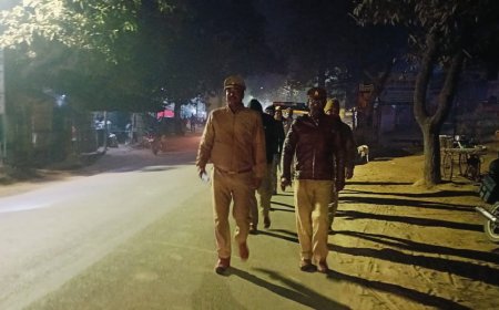 पैदल गस्त कर व्यवसाइयों को दिलाया सुरक्षा का भरोसा