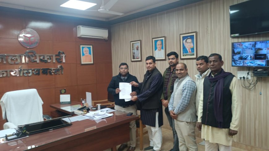 प्राथमिक शिक्षक संघ ने उठाई सड़क निर्माण की मांग,सौंपा ज्ञापन