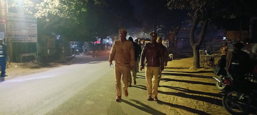 पैदल गस्त कर व्यवसाइयों को दिलाया सुरक्षा का भरोसा