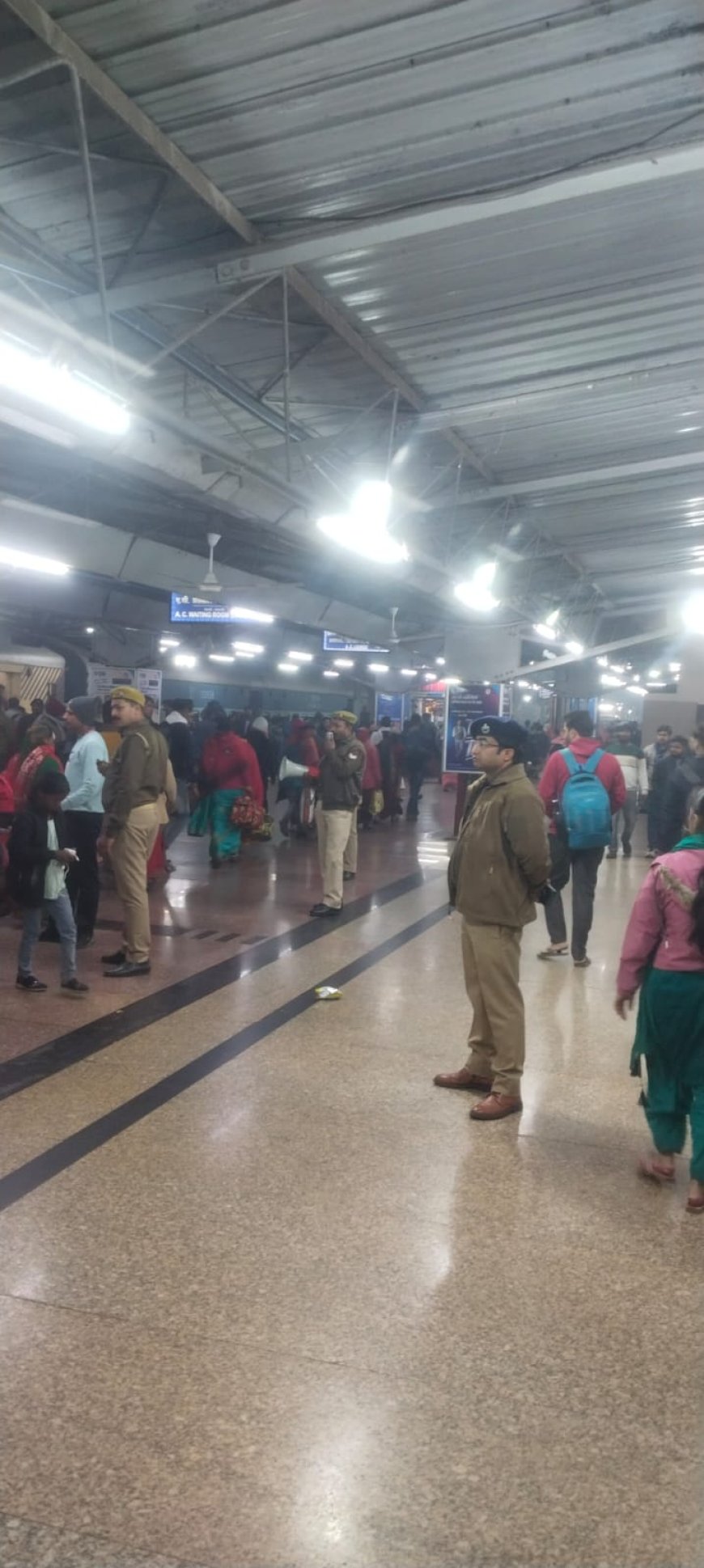 एसपी रेलवे ने रेलवे स्टेशन का औचक निरीक्षण कर लिया सुरक्षा व्यवस्था का जायजा
