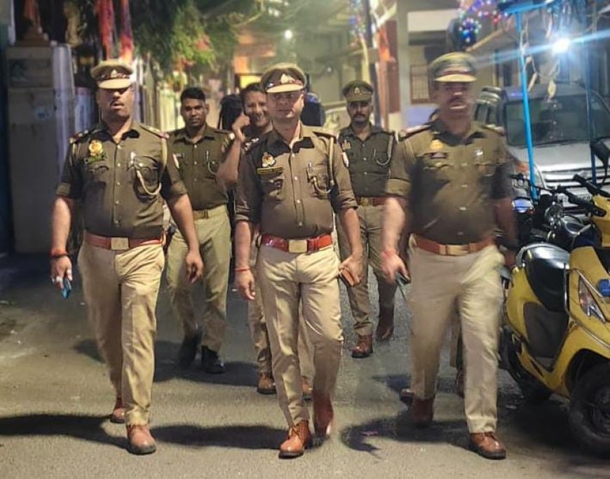 सड़क पर अवैध अतिक्रमण करने वालो को थानेदार की चेतावनी