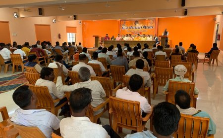 ग्राम प्रधान व क्षेत्र पंचायत सदस्यों की बैठक,अबीर गुलाल उड़ाए