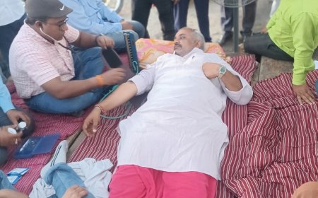 आमरण अनशनकारी की हालत बिगड़ी, नहीं पहुंचे जिम्मेदार अधिकारी