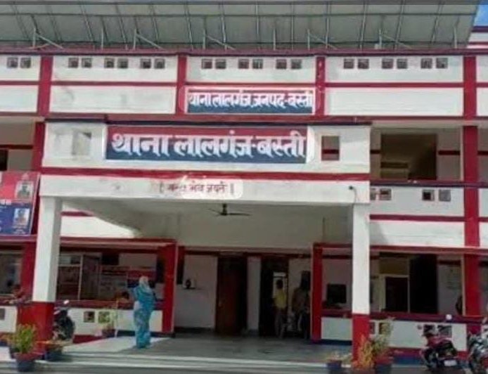 ट्रैक्टर पर बैठते समय युवक पहिये के नीचे दबा, हालत गंभीर