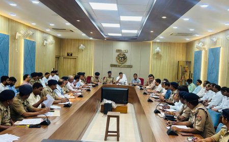 कावड़ यात्रा व मोहर्रम को लेकर मंडलायुक्त सभागार में बैठक, अफसरों को निर्देश