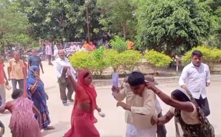 महिलाओं ने प्रधान प्रतिनिधि को तहसील परिसर में दौड़ाकर पीटा,वीडियो वायरल