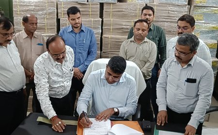 नवागत डीएम दीपक मीणा ने ग्रहण किया पदभार